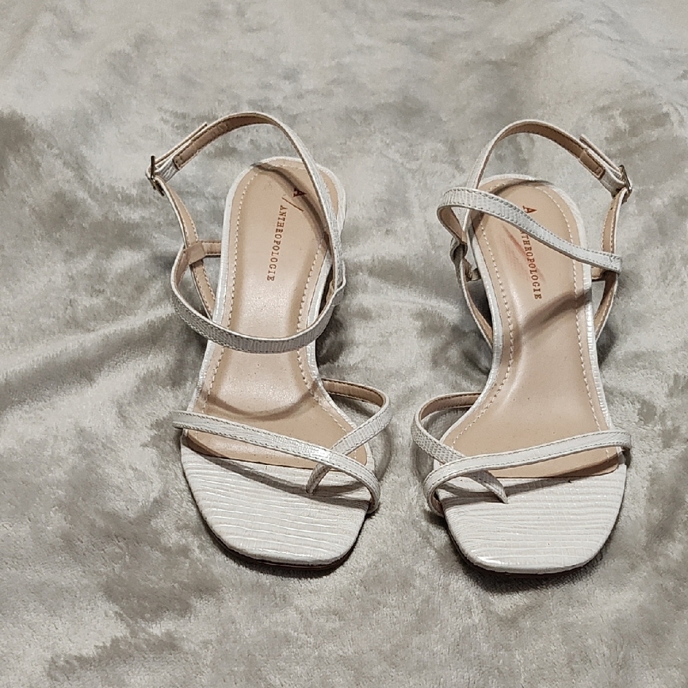 Anthropologie Beige Strappy Sandals Kitty heelsNWOT size 37/6-6.5